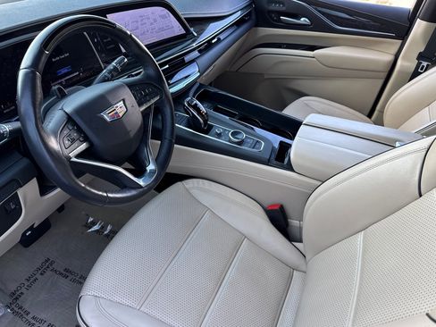 Used 2023 Cadillac Escalade ESV Premium Luxury image 9