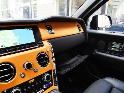 Used 2024 Rolls-Royce Cullinan image 18