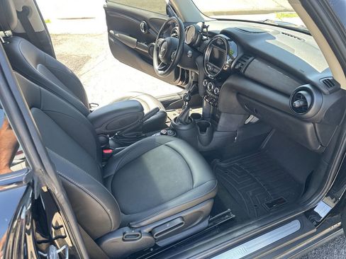 Used 2018 MINI Cooper 2-Door Hardtop image 21
