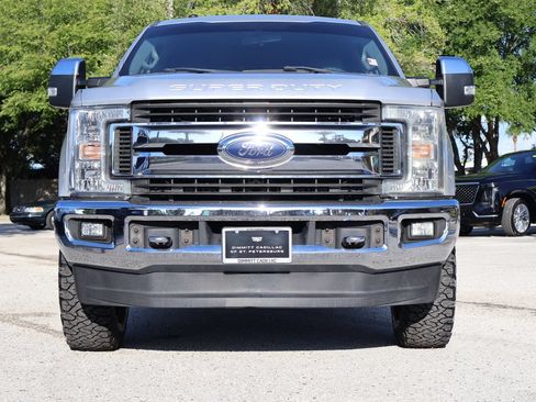 Used 2018 Ford F250 XLT w/ XLT Premium Package AWD/4WD image 8