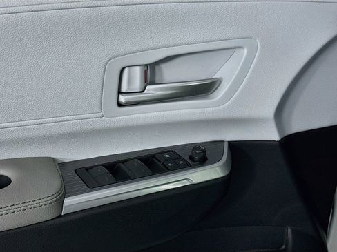 New 2026 Toyota Sienna XLE FWD image 23