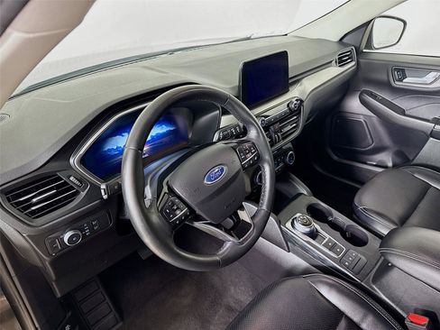 Used 2022 Ford Escape Titanium image 9