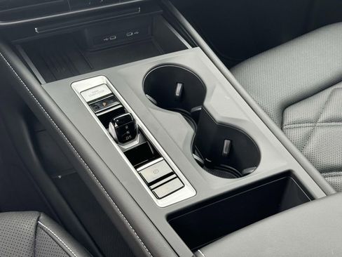 Used 2025 Volkswagen Atlas SE image 7