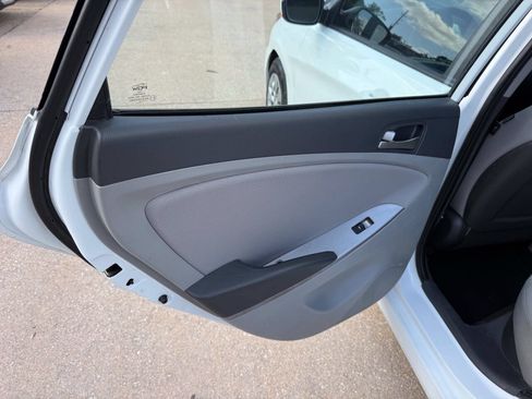Used 2017 Hyundai Accent SE FWD image 14