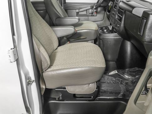 Used 2025 Chevrolet Express 3500 LT w/ LT Preferred Equipment Group RWD image 40