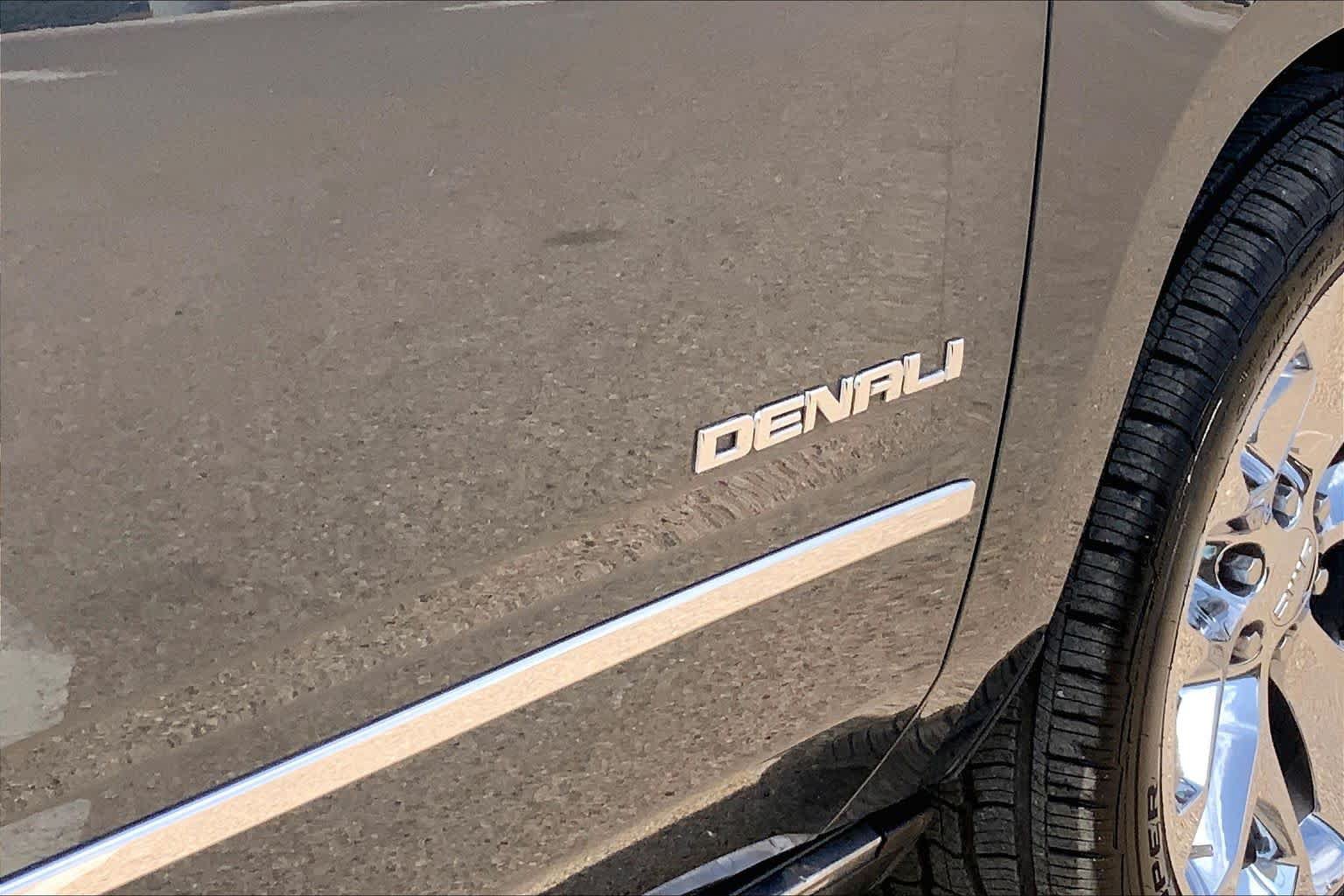 Used 2019 GMC Yukon Denali w/ Denali Ultimate Package AWD/4WD image 10