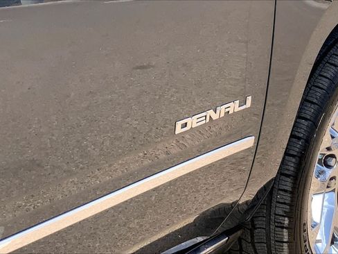 Used 2019 GMC Yukon Denali w/ Denali Ultimate Package AWD/4WD image 10