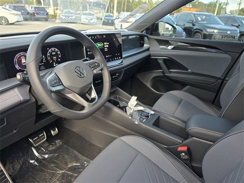 New 2026 Volkswagen Tiguan SE R-Line image 16