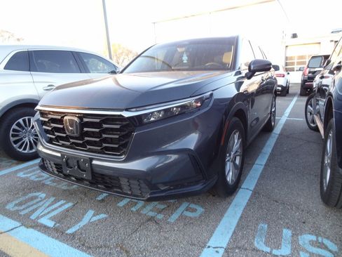 Used 2023 Honda CR-V EX image 3