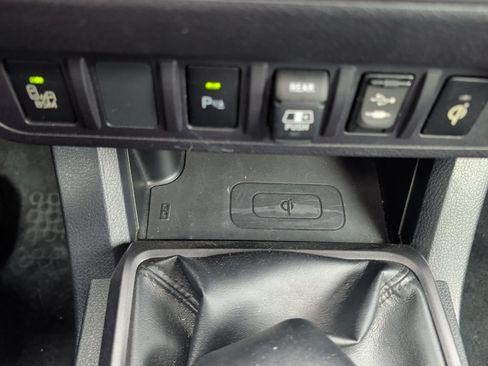 Used 2019 Toyota Tacoma TRD Off-Road w/ TRD Premium Off Road Package AWD/4WD image 14