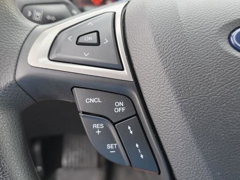 Used 2020 Ford Fusion SE FWD image 29