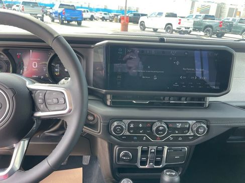 Used 2025 Jeep Wrangler Unlimited Sahara w/ Safety Group image 11