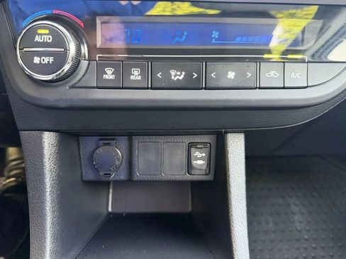 Used 2014 Toyota Corolla LE FWD image 27