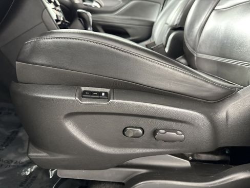 Used 2020 Buick Encore Essence image 14