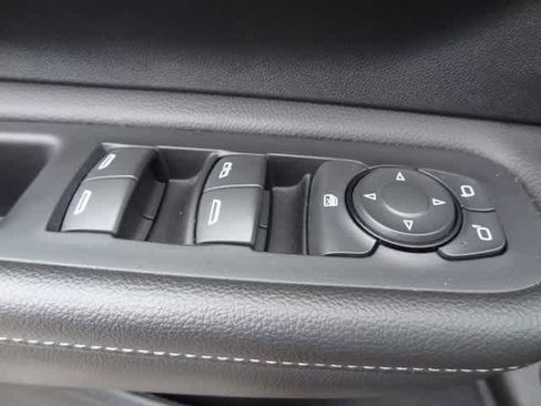 Used 2023 GMC Terrain SLT image 17