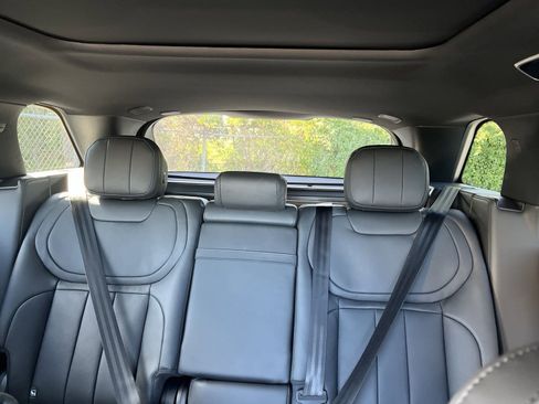 Used 2025 Land Rover Range Rover Sport SE AWD/4WD image 21