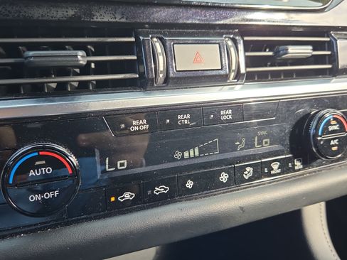 Used 2025 Nissan Pathfinder SV FWD image 21