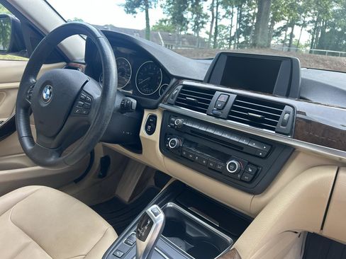 Used 2015 BMW 320i Sedan RWD image 22