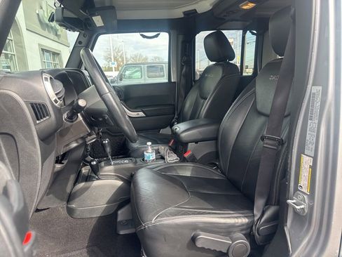 Used 2017 Jeep Wrangler Unlimited Sahara w/ Connectivity Group image 2