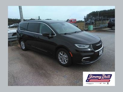 Used 2023 Chrysler Pacifica Touring-L