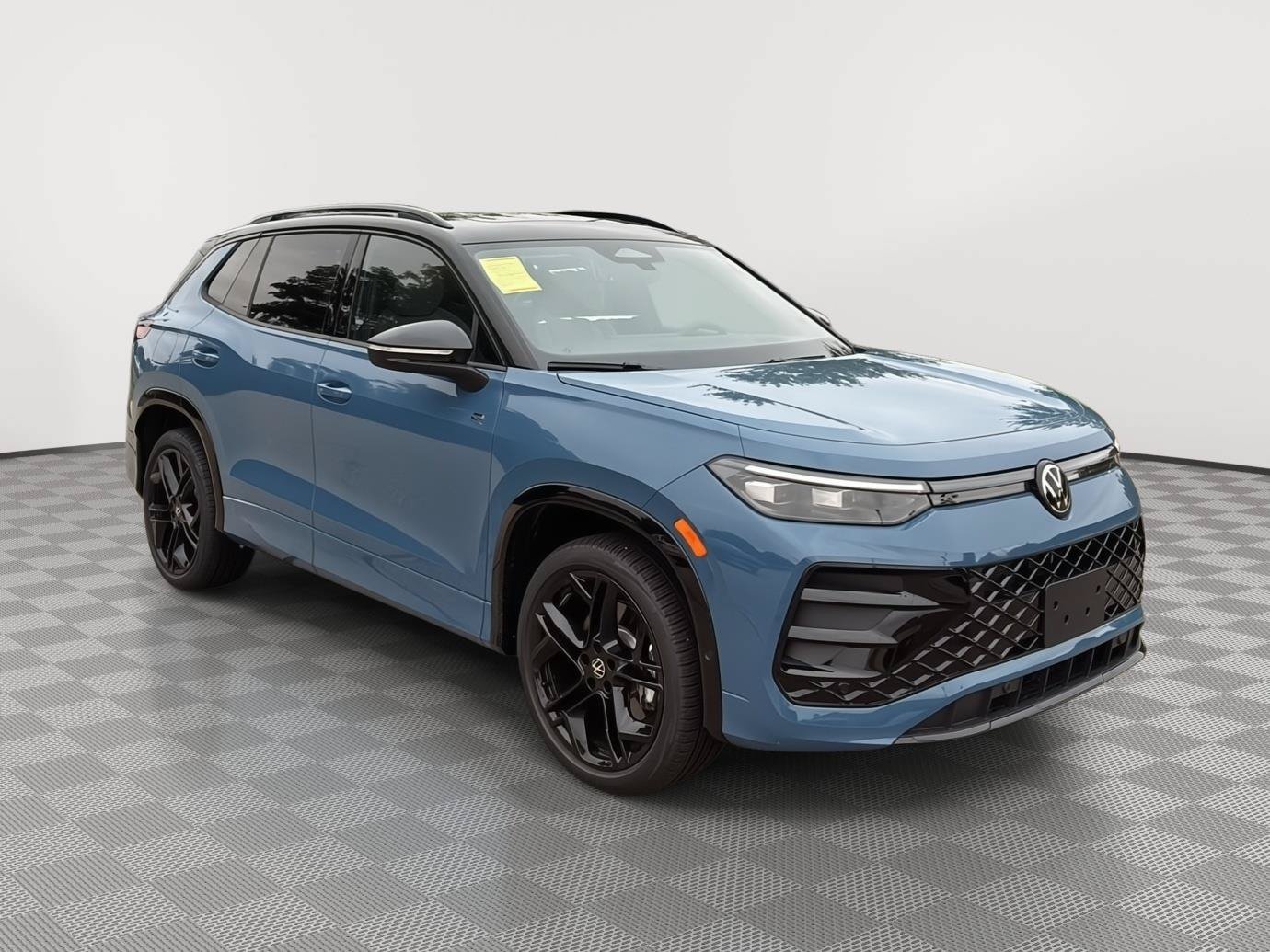 New 2026 Volkswagen Tiguan SE R-Line AWD/4WD image 3