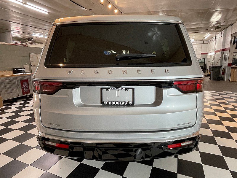 Used 2022 Jeep Wagoneer Series III w/ Rear Seat Video Group 1 AWD/4WD image 4