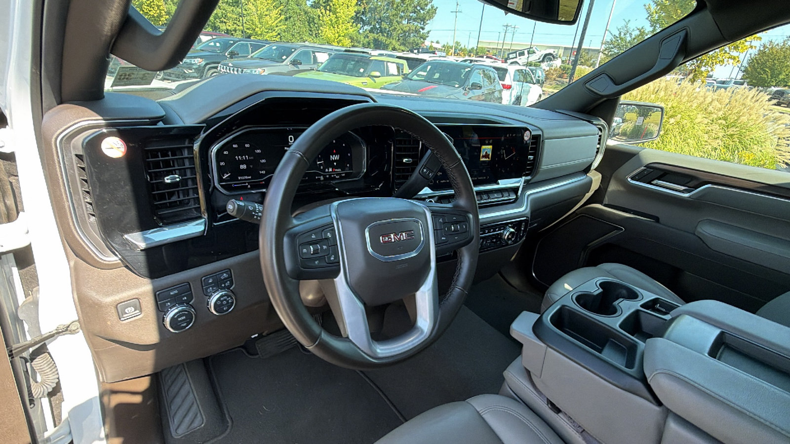 Used 2025 GMC Sierra 1500 SLT AWD/4WD image 23