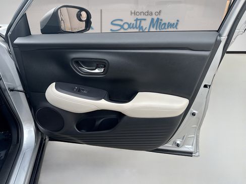 Certified 2024 Honda HR-V LX image 32