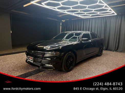 Used 2015 Dodge Charger SXT RWD image 29