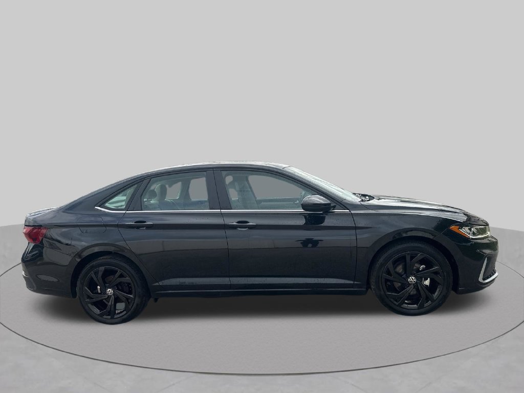 Used 2025 Volkswagen Jetta SE w/ Sunroof Package FWD image 37