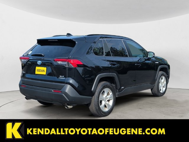Used 2021 Toyota RAV4 XLE w/ Convenience Package AWD/4WD image 5