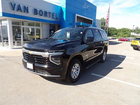 Used 2025 Chevrolet Tahoe LS AWD/4WD image 1