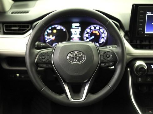 Used 2020 Toyota RAV4 XLE image 13