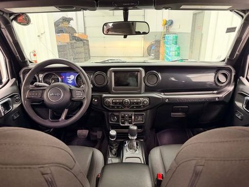 Used 2023 Jeep Wrangler Unlimited Sport image 20