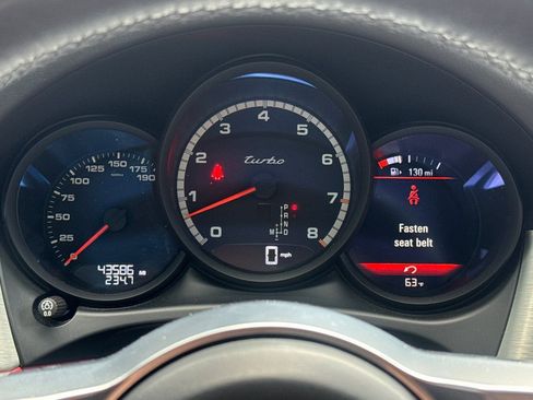 Used 2021 Porsche Macan Turbo AWD/4WD image 39
