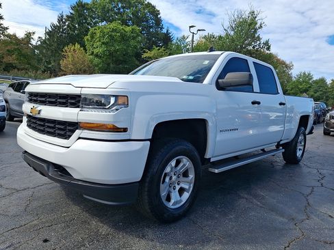 Used 2018 Chevrolet Silverado 1500 Custom w/ Custom Value Package AWD/4WD image 3