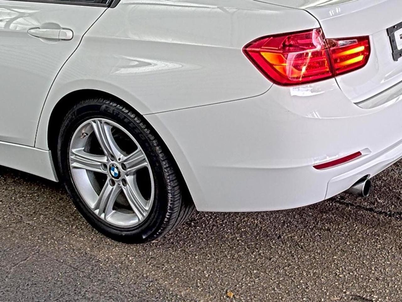 Used 2014 BMW 320i Sedan RWD image 16