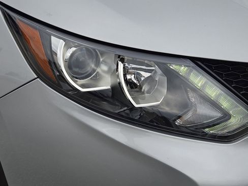 Used 2019 Nissan Rogue Sport SV w/ Technology Package image 5