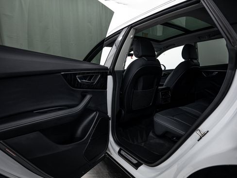 Certified 2023 Audi Q8 Premium Plus w/ Premium Plus Package AWD/4WD image 18