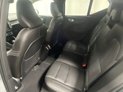 Used 2025 Volvo XC40 B5 Core image 13
