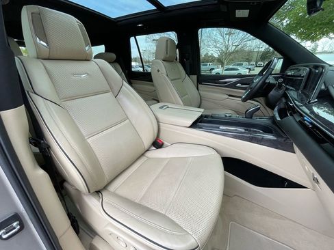 Used 2023 Cadillac Escalade Premium Luxury w/ LPO, Illumination Package image 33