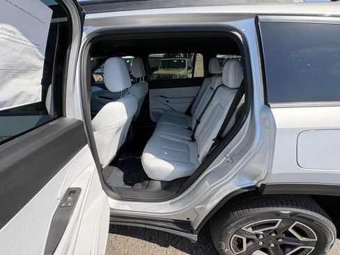 New 2026 Jeep Cherokee Laredo AWD/4WD image 17