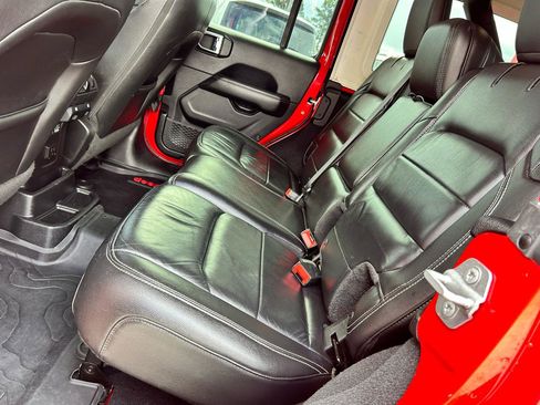 Used 2018 Jeep Wrangler Unlimited Sahara image 14