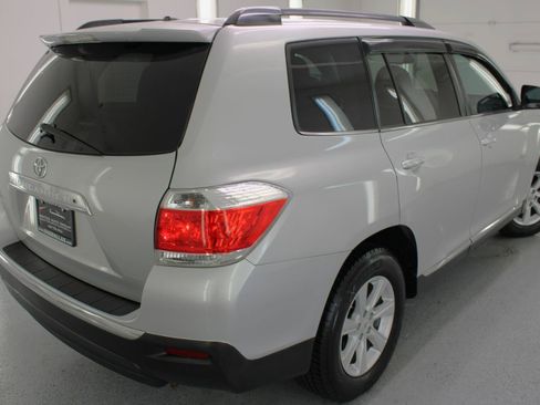 Used 2011 Toyota Highlander SE w/ Tow Pkg FWD image 30