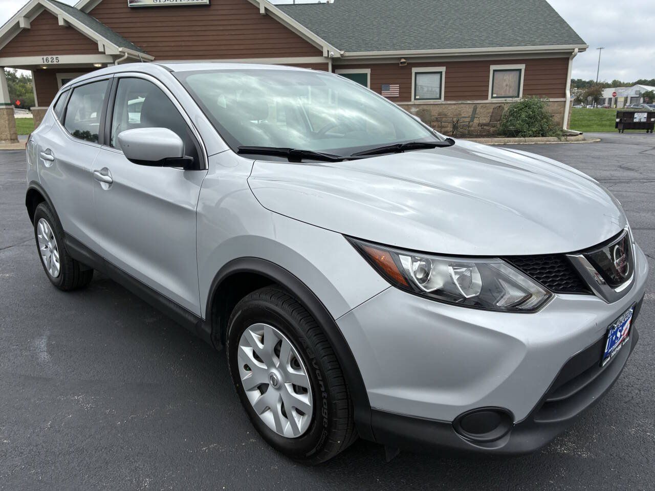 Used 2019 Nissan Rogue Sport S AWD/4WD image 1