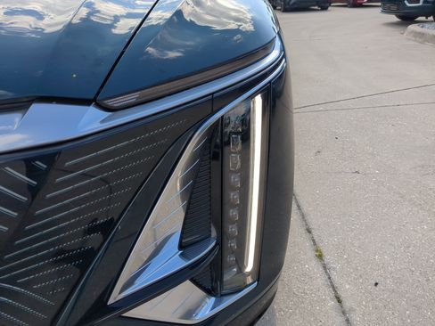 New 2026 Cadillac Lyriq Signature Luxury image 9