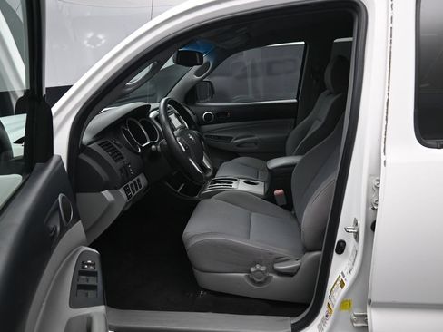 Used 2013 Toyota Tacoma 4x4 Double Cab w/ TRD Sport Pkg image 9