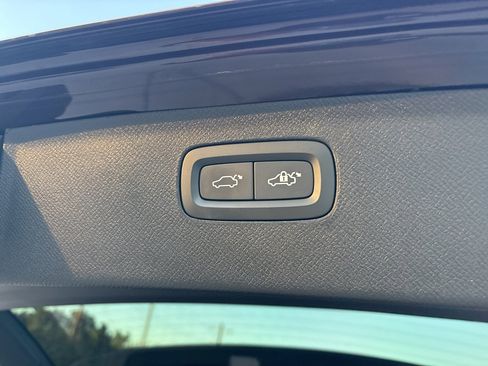 Certified 2025 Volvo XC90 T8 Ultra w/ Lounge Package image 11