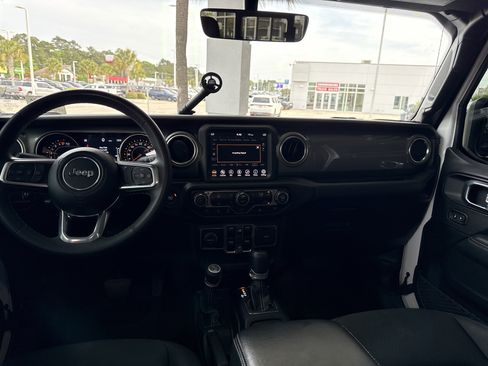Used 2023 Jeep Gladiator Overland image 33