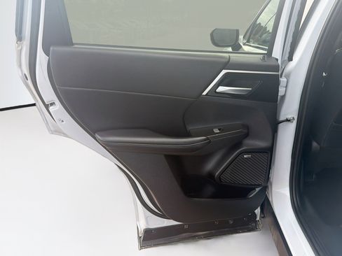 Used 2025 Mitsubishi Outlander SE AWD/4WD image 27